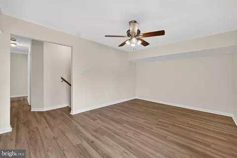 Living - 2982 Emerald Chase Dr, Herndon, VA 20171 photo 7 of 11
