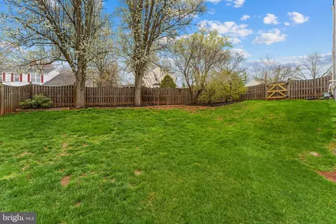 Exterior - 2982 Emerald Chase Dr, Herndon, VA 20171 photo 12 of 16