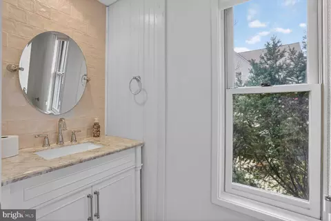 Bath - 2028 Beacon Pl, Reston, VA 20191 photo 6 of 7