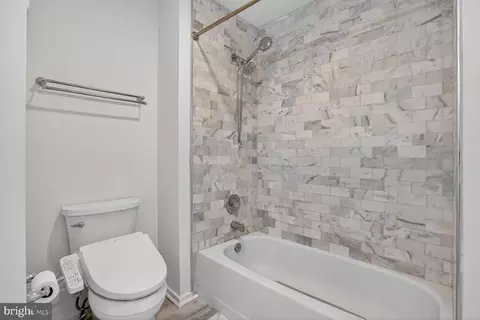 Bath - 2028 Beacon Pl, Reston, VA 20191 photo 5 of 7