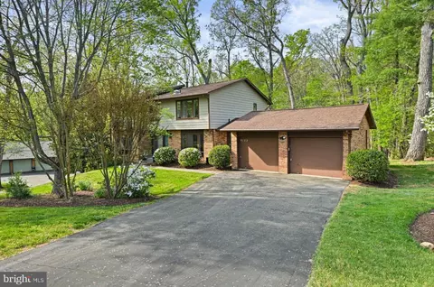 9122 Cricklewood Ct, Vienna, VA 22182