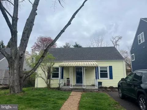 2915 Brook Dr, Falls Church, VA 22042