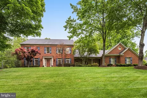 7513 Detwiller Dr, Clifton, VA 20124