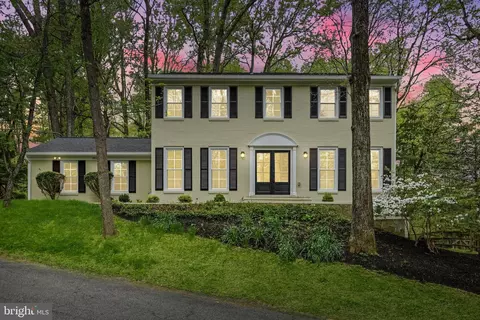 12013 Westwood Hills Dr, Herndon, VA 20171