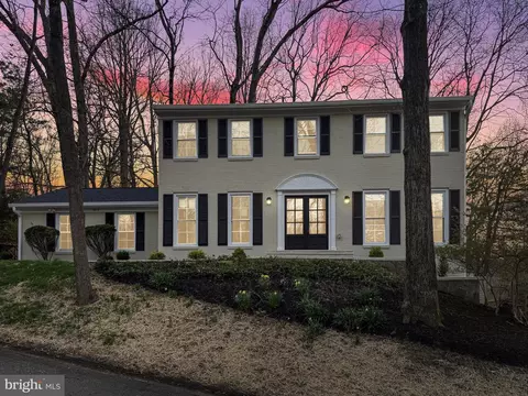 12013 Westwood Hills Dr, Herndon, VA 20171