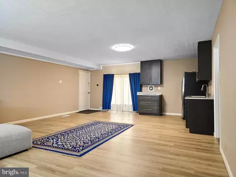 Living - 6421 Inwood Dr, Springfield, VA 22150 photo 2 of 3