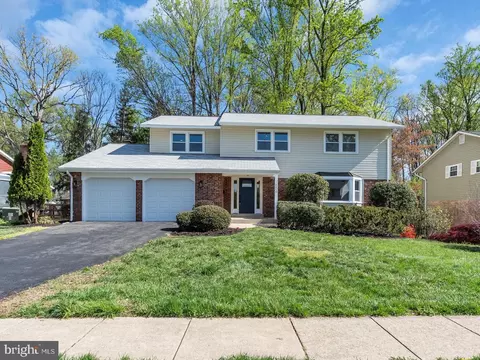 7804 Carrleigh Pkwy, Springfield, VA 22152
