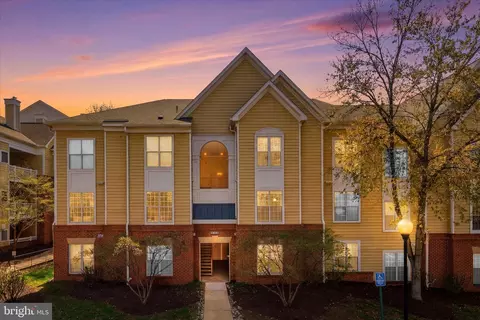 12907 Alton Sq #201, Herndon, VA 20170