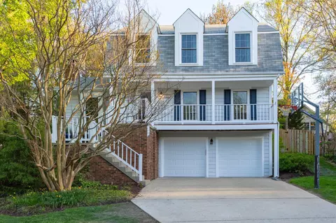 6208 Gentle Ln, Alexandria, VA 22310
