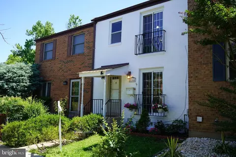 3364 Ardley Ct, Falls Church, VA 22041