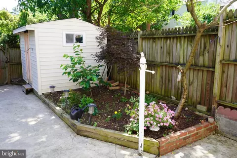 3364 Ardley Ct, Falls Church, VA 22041