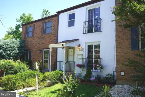 3364 Ardley Ct, Falls Church, VA 22041