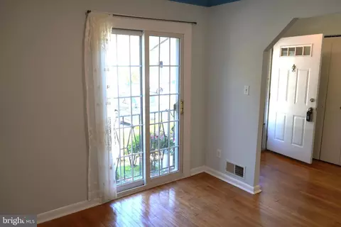 3364 Ardley Ct, Falls Church, VA 22041