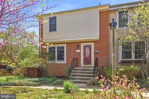 2174 Golf Course Dr, Reston, VA 20191