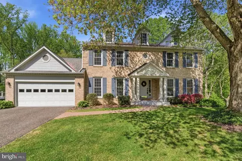 8101 Overlake Ct, Fairfax Station, VA 22039