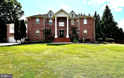 7801 Ridgewood Dr, Annandale, VA 22003