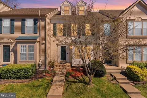 6005 Raina Dr, Centreville, VA 20120