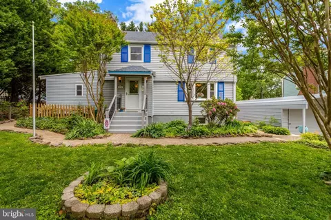 2753 Woodlawn Ave, Falls Church, VA 22042