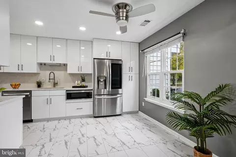 14707 Southwarke Pl, Centreville, VA 20120
