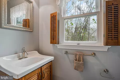 Bath - 8714 Arley Dr, Springfield, VA 22153 photo 1 of 6