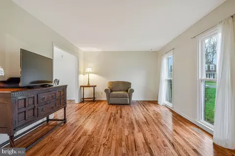 Living - 8714 Arley Dr, Springfield, VA 22153 photo 1 of 2