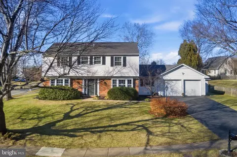 12824 Melville Ln, Fairfax, VA 22033