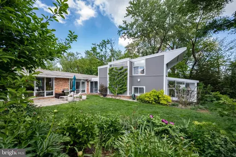 2103 Marthas Rd, Alexandria, VA 22307