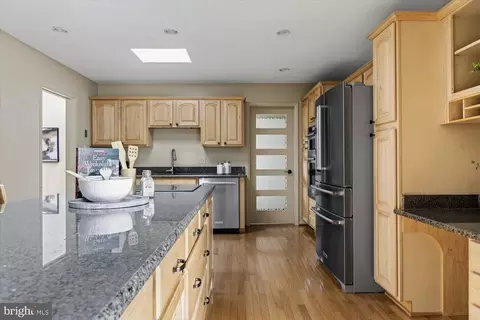 Kitchen - 2105 Lirio Ct, Reston, VA 20191 photo 4 of 5