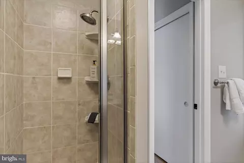 Bath - 2105 Lirio Ct, Reston, VA 20191 photo 2 of 4