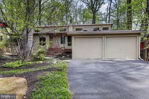 Exterior - 2105 Lirio Ct, Reston, VA 20191 photo 2 of 10