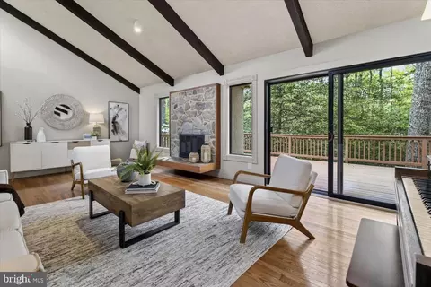 Living - 2105 Lirio Ct, Reston, VA 20191 photo 2 of 5
