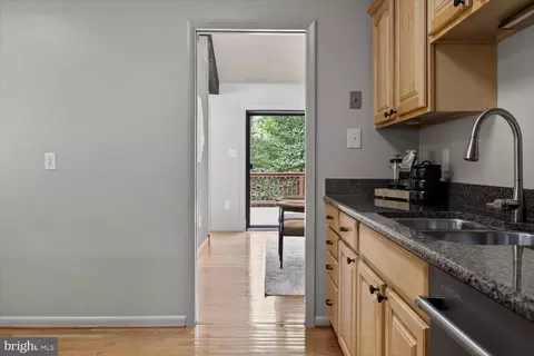 Entry Way - 2105 Lirio Ct, Reston, VA 20191 photo 3 of 7