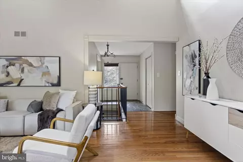 Entry Way - 2105 Lirio Ct, Reston, VA 20191 photo 4 of 7
