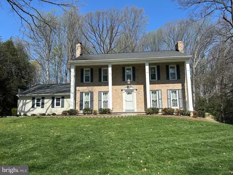 11906 Paradise Ln, Oak Hill, VA 20171