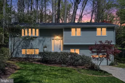 6362 Burton Cir, Falls Church, VA 22041