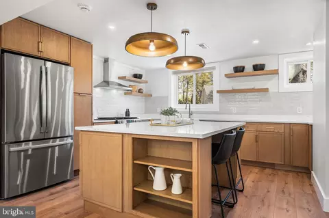 8508 Crowley Pl, Alexandria, VA 22308