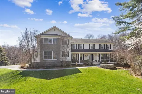 3201 History Dr, Oakton, VA 22124