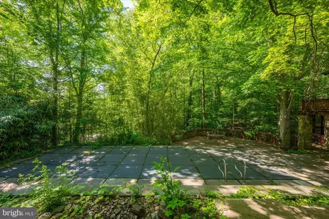 Exterior - 7575 Potomac Falls Rd, Mclean, VA 22102 photo 17 of 27