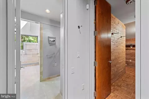 Entry Way - 7575 Potomac Falls Rd, Mclean, VA 22102 photo 17 of 23