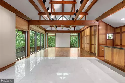 Living - 7575 Potomac Falls Rd, Mclean, VA 22102 photo 12 of 20