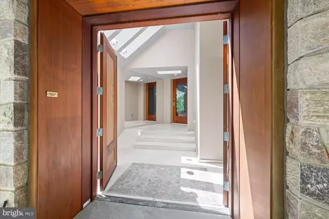 Entry Way - 7575 Potomac Falls Rd, Mclean, VA 22102 photo 1 of 23