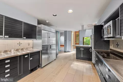 Kitchen - 7575 Potomac Falls Rd, Mclean, VA 22102 photo 8 of 9