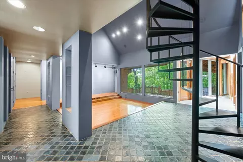 Entry Way - 7575 Potomac Falls Rd, Mclean, VA 22102 photo 8 of 23