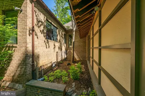 Exterior - 7575 Potomac Falls Rd, Mclean, VA 22102 photo 19 of 27