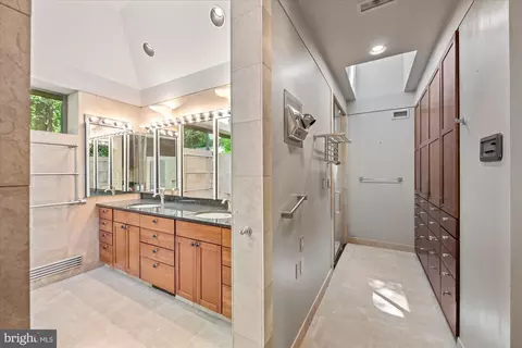 Entry Way - 7575 Potomac Falls Rd, Mclean, VA 22102 photo 18 of 23