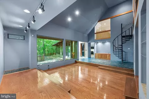 Living - 7575 Potomac Falls Rd, Mclean, VA 22102 photo 5 of 20