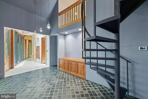 Entry Way - 7575 Potomac Falls Rd, Mclean, VA 22102 photo 11 of 23