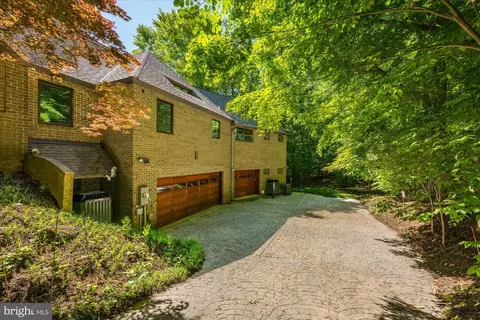 Exterior - 7575 Potomac Falls Rd, Mclean, VA 22102 photo 10 of 27