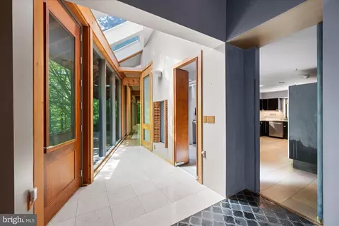 Entry Way - 7575 Potomac Fall Rd, Mclean, VA 22102 photo 5 of 13