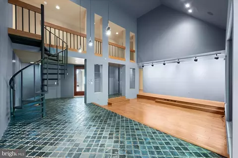 Living - 7575 Potomac Falls Rd, Mclean, VA 22102 photo 3 of 20